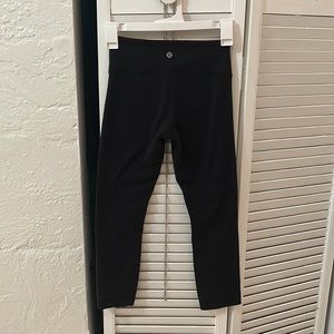 cropped lulululemon wonder under leggings
